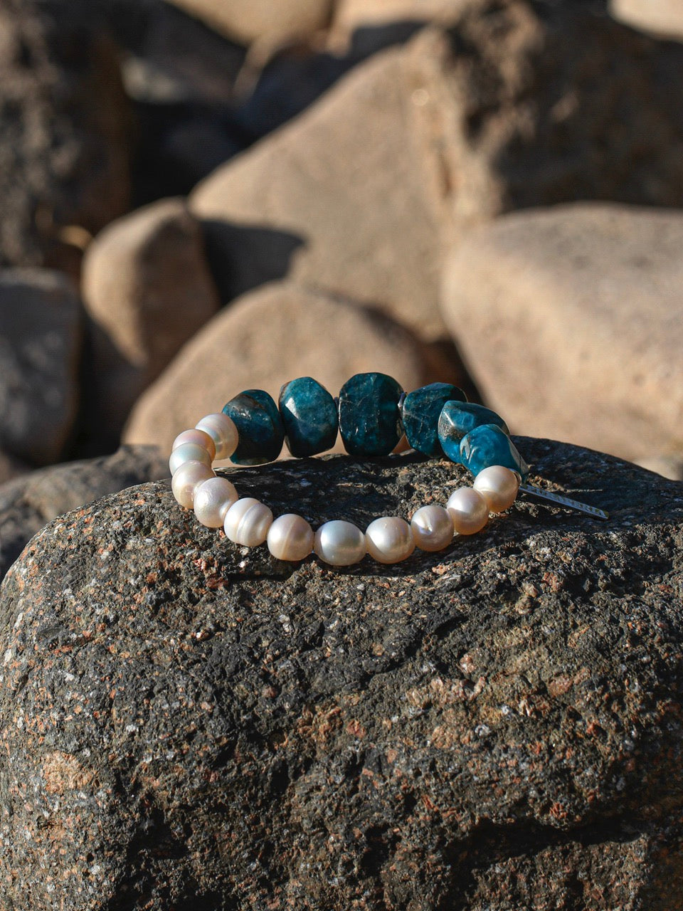 DEPTH RIPPLE Blue Apatite & Pearl Bracelet — SITU mineral jewelry detail