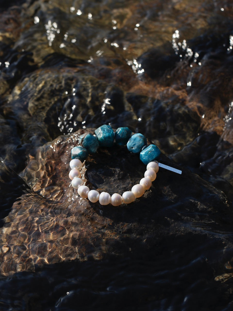 DEPTH RIPPLE Blue Apatite & Pearl Bracelet — SITU mineral jewelry detail