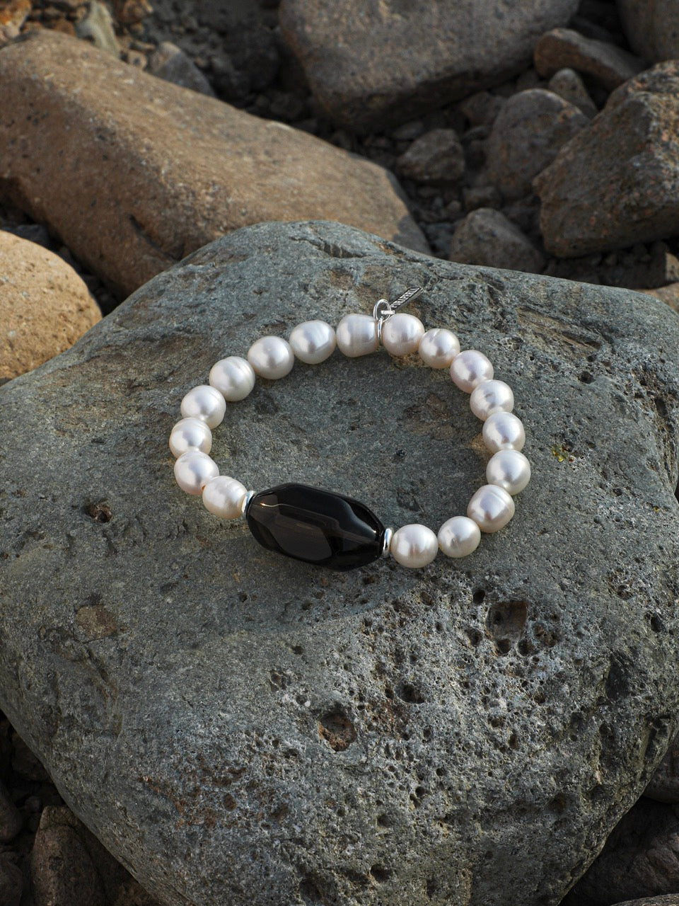 SMOKY GEOMETRY Smoky Quartz & Pearl Bracelet — SITU mineral jewelry detail