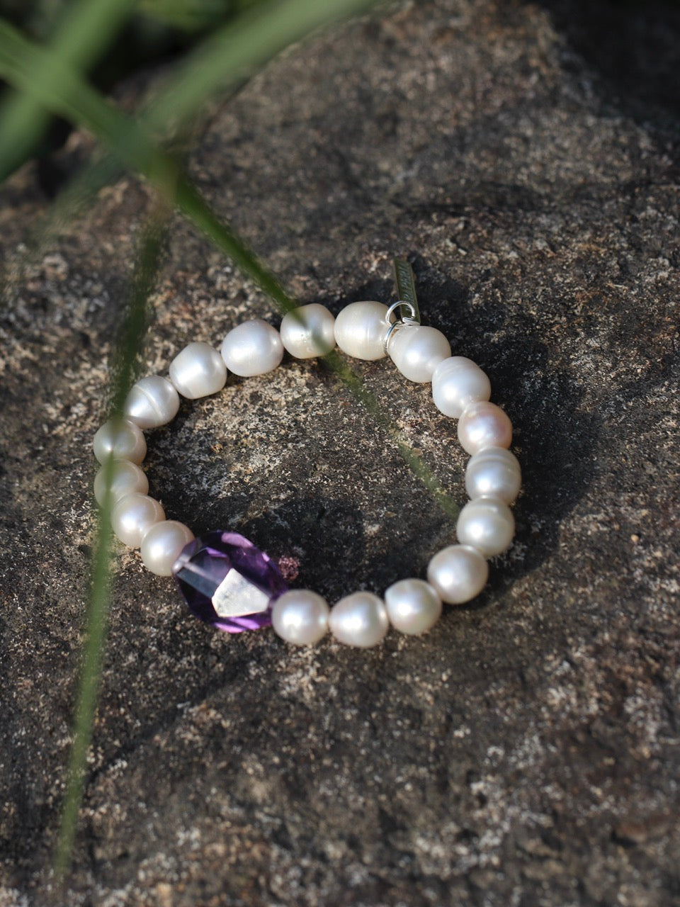 VIOLET PERSPECTIVE Amethyst & Pearl Bracelet — SITU mineral jewelry detail